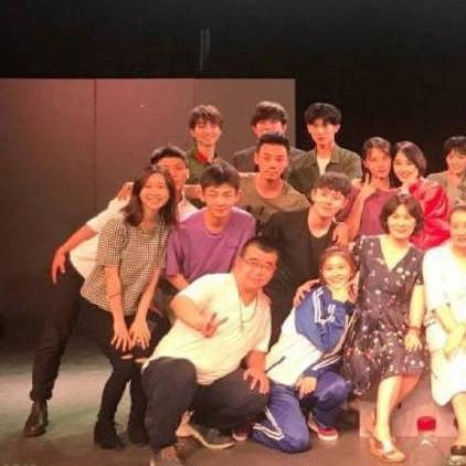 (王俊凯在中餐厅的表现)王俊凯在中餐厅展现独特魅力,引领华语乐坛新风潮 (王俊凯在中餐厅的表现)王俊凯在中餐厅展现独特魅力,引领华语乐坛新风潮