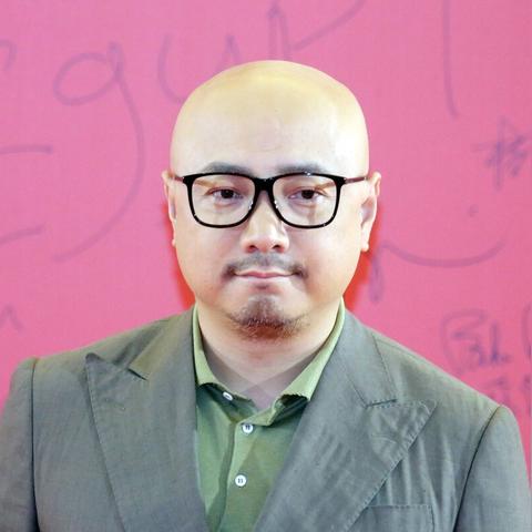 (写偶像的惊艳结尾)最终化身惊艳人心的写作结局：偶像的惊艳转折与新生