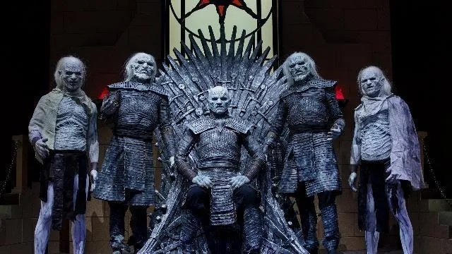 权力的游戏：钢铁王座背后的权谋与斗争，揭示鲜血与荣耀的交织