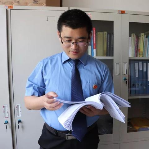 探讨社交平台监管：疯狂因'指尖消雄'下架神秘事件展现网络安全与审查的紧张关系