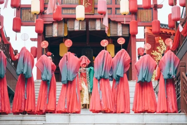 (唐代街头)唐朝街头红包雨，探秘最新章节