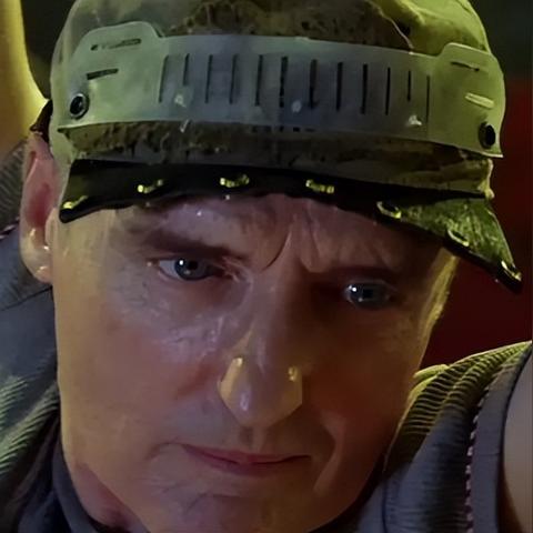 (卡车穿越的大门)穿行在大道上的卡车人生：坚韧、奋斗、激情与拼搏