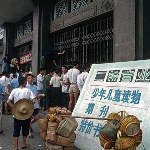 一部描绘现代人穿越到三国时期核心战役中的悬疑喜剧:《时光倒流三国行