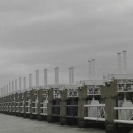 风暴大陆手游：探索神秘大陆、构建联盟与伙伴一起征战的冒险之旅