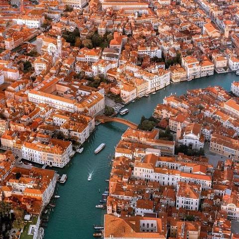 (水上威尼斯在哪个城市)探秘水上之城：意大利威尼斯水上公园的独特魅力及美景欣赏