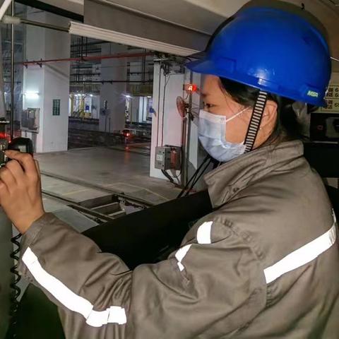 追逐月色之旅：不断创新与突破的科技者如何在'一直奔向月哪个服没关'的主题中，实现持续服务