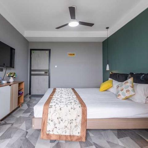 追逐月色之旅：不断创新与突破的科技者如何在'一直奔向月哪个服没关'的主题中，实现持续服务