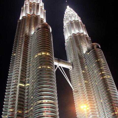 由于版权问题，儿童游戏大热作品《虫虫大作战》意外下架，引发用户强烈关注和讨论