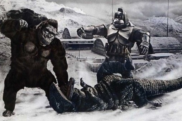 (怪物大战的故事)怪物大战英雄：残忍的对决，谁将成为最终的胜利者？