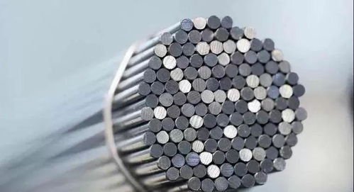 合金是一种由两种或更多种元素混合而成的材质，通常具有优越的物理和化学性质。