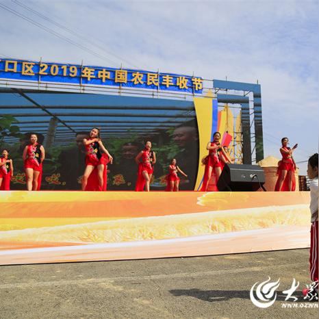 全民摸鱼更新，娱乐至上！当你在忙碌工作时，全民摸鱼更新让你轻松放松身心！