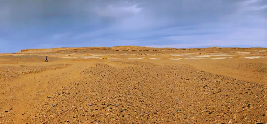 (戈壁荒凉景象的诗句)遍布无垠的戈壁荒漠,寂静荒凉如死城般的景象 (戈壁荒凉景象的诗句)遍布无垠的戈壁荒漠,寂静荒凉如死城般的景象