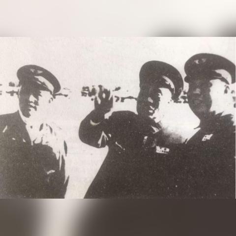 以准确精准的敌机目标锁定技术为核心，深入探讨现代作战战术中的无人机投弹策略