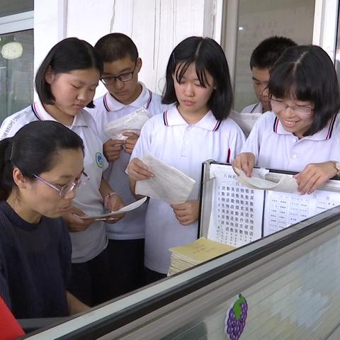 (三尺讲台的意义)探讨三尺讲台在教育领域中的重要性和作用