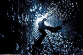 (蚂蟥袭击)猎魔群英：勇士们如何应对蚂蟥叮咬危机的惊险片段与感悟