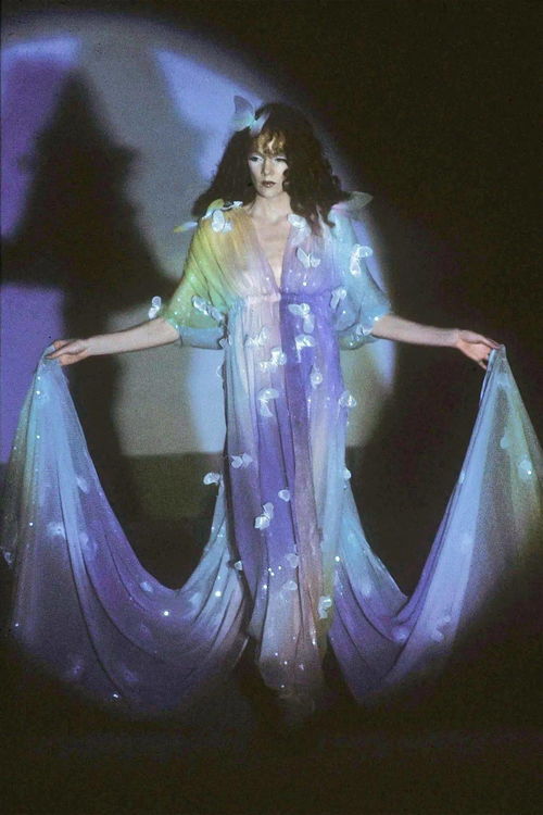 揭秘神行少女官服的独特设计与背后故事，畅游穿越梦幻世界的时尚之旅