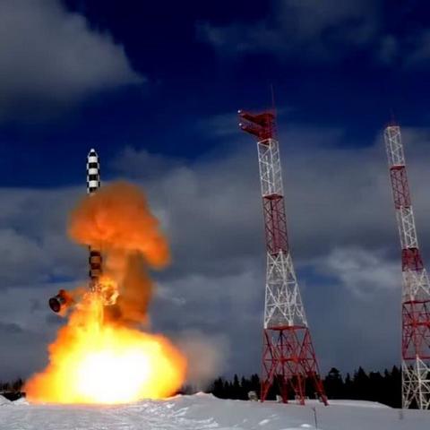 如何获得武器飞代中无限金币钻石？